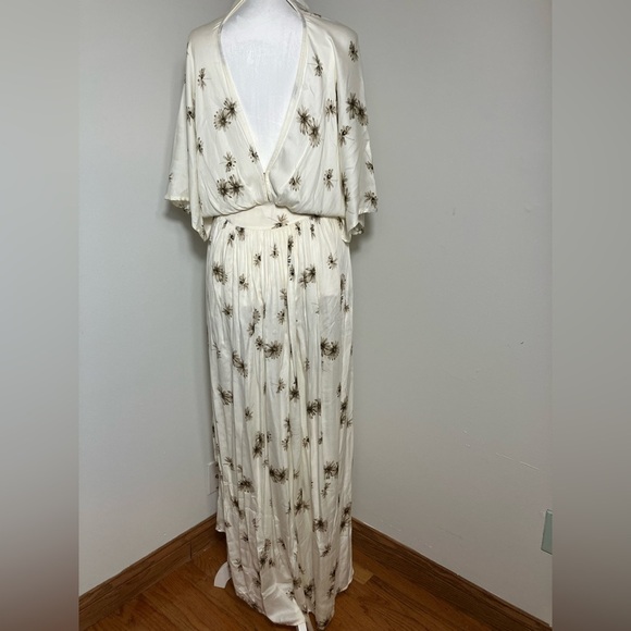 Nordstom VICI Maxi‎ Dress Sz M White Floral Feminine Pockets Rayon Deep V Neck - Picture 4 of 9